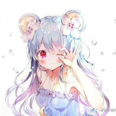 小学生雨中轮流背走失男孩报警